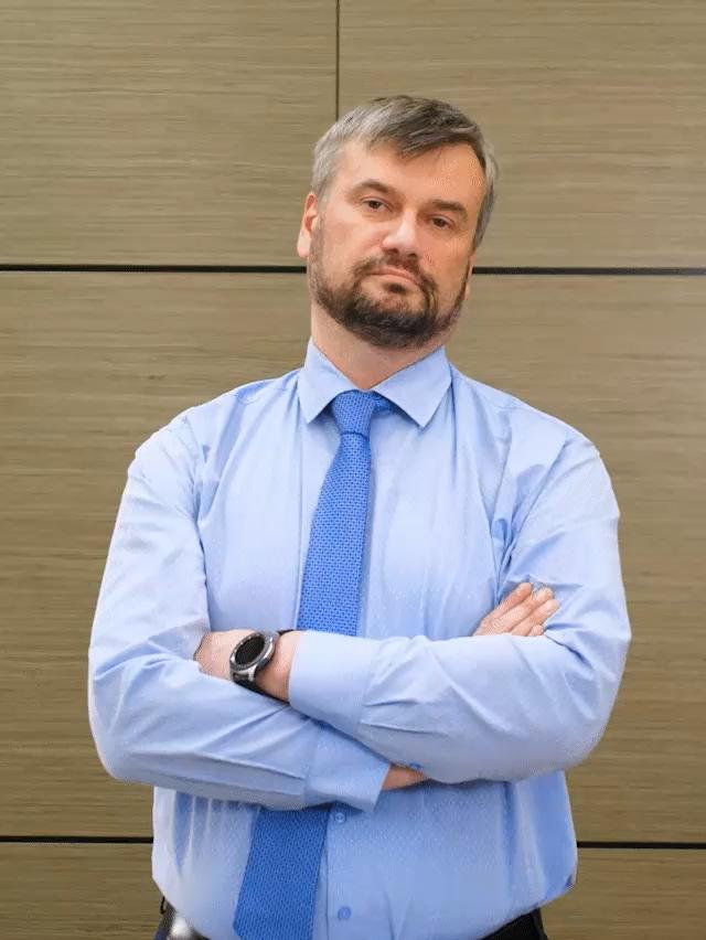 Максим Колов